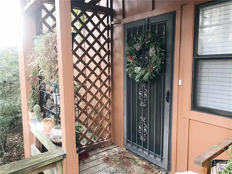 3923 Old Oaks Dr #16 — Photo 2