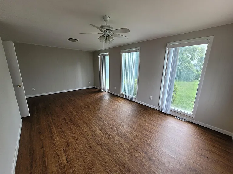 1043 Welsh Dr — Photo 3
