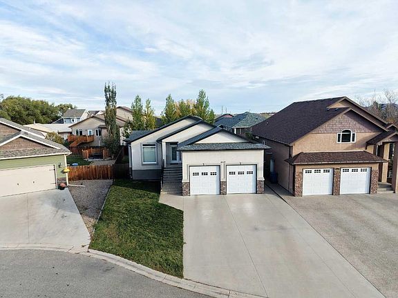 2nd image of 4635 62a Ave