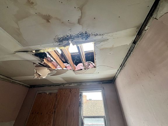 5th image of 3827 W Fillmore St