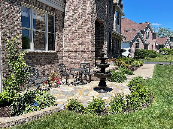 3rd image of 332 Castle Wynd Dr