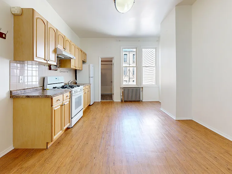 1941 Gates Ave #2R — Photo 20