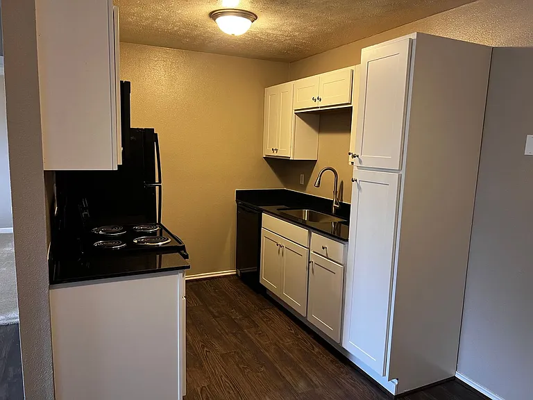 Brazos Point Apartments — Photo 18