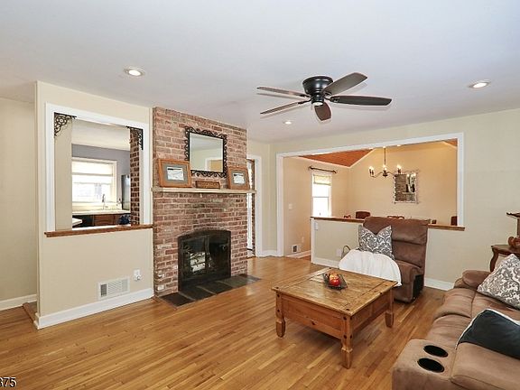 4th image of 1314 Wood Valley Rd