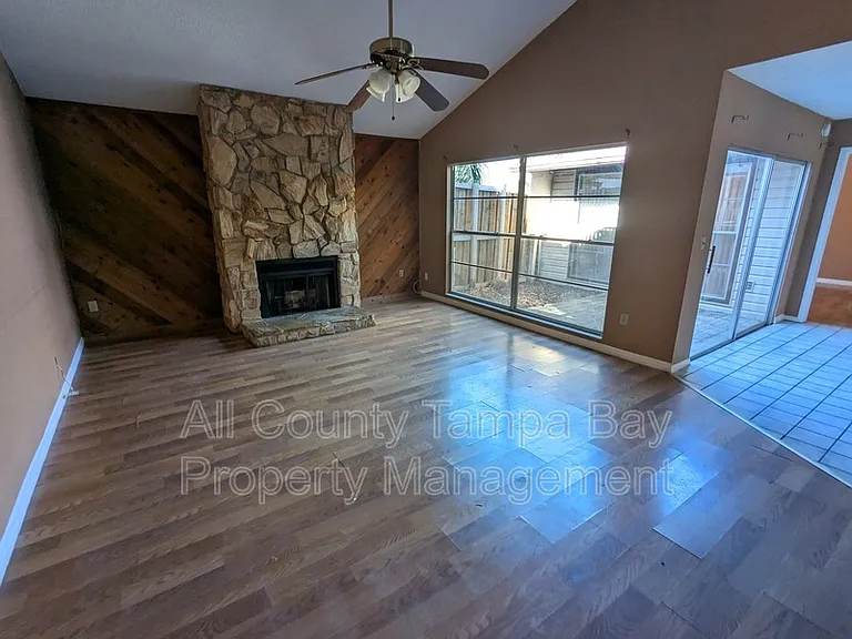 10914 Landon Ln — Photo 4