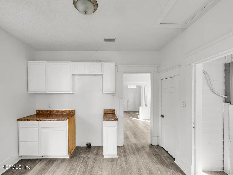 522 W 21st St — Photo 21