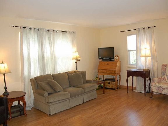 3rd image of 1818 Largo Ct