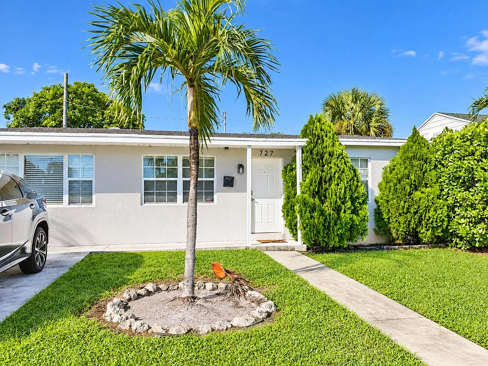 727 Summit Blvd