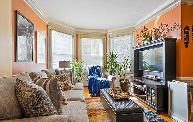 2 bed, 900 sqft, $1,800 — Photo 2