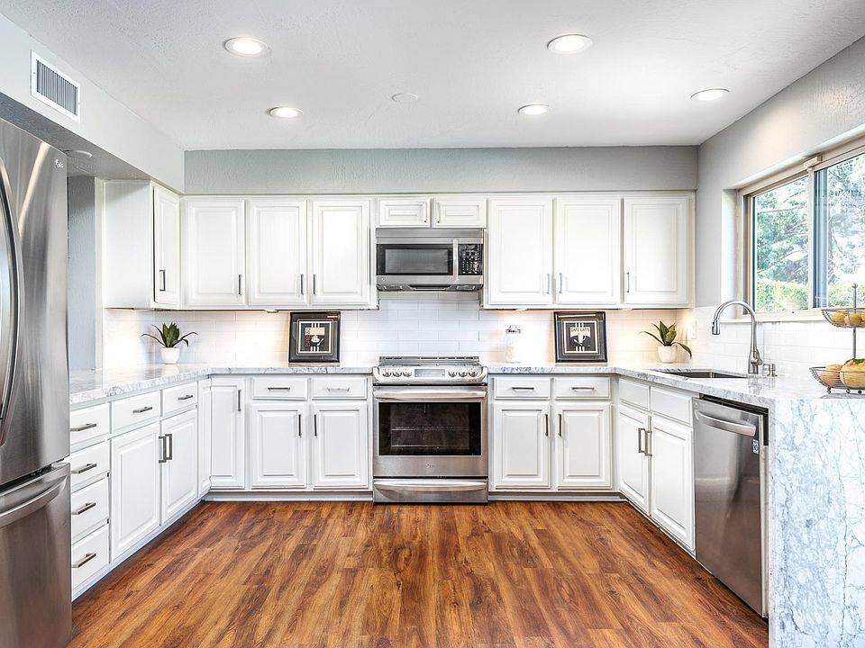 OPEN KITCHEN