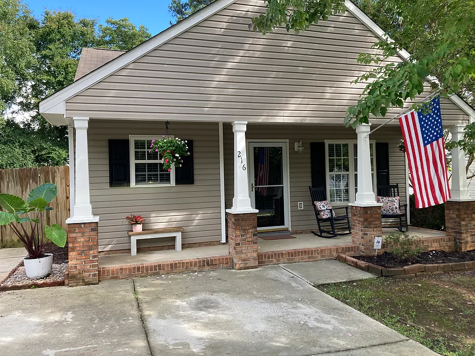 216 Highgate Cir