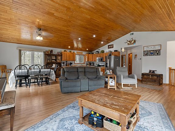 3rd image of 15275 Demery Rd