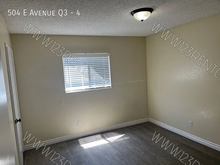 504 E Avenue Q3 #4 — Photo 13