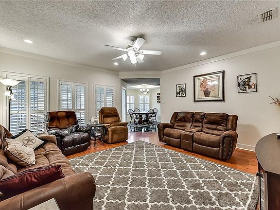 3rd image of 1825 Nottingham Dr
