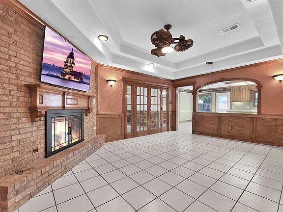 4th image of 301 Roseland Dr