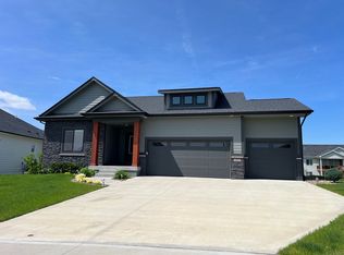 2850 Sunflower Dr, Waukee, IA 50263