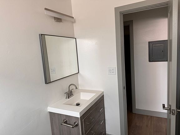 4th image of 766 Loma Ave APT 4