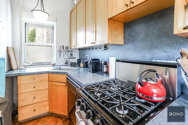 Rented by Bond New York | media 7