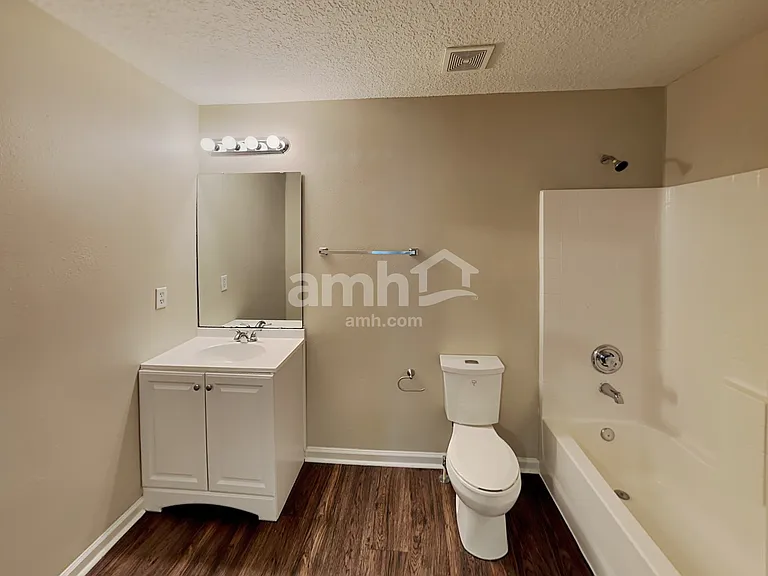 664 Mackenzie Cir — Photo 16