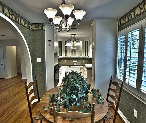 4th image of 1918 La Porte Dr