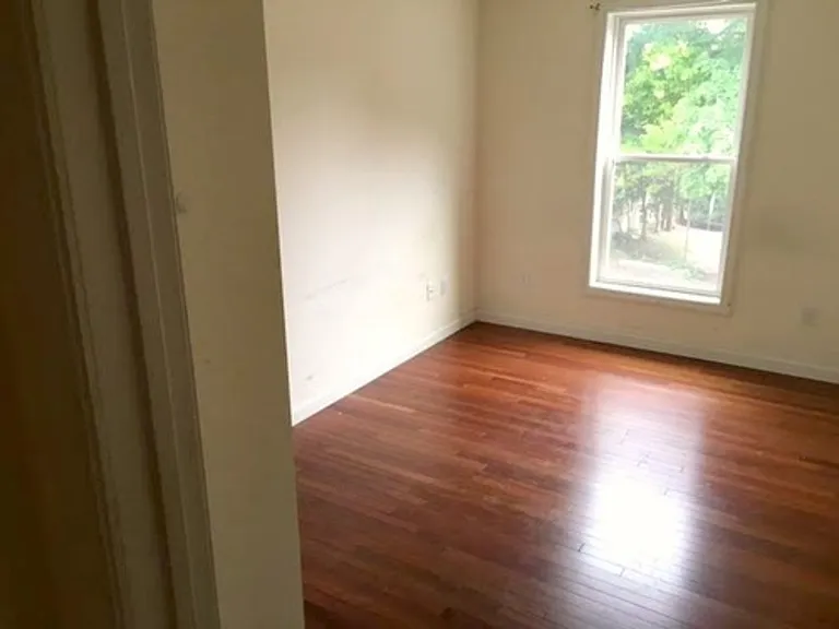 355 Pearl St #8 — Photo 2