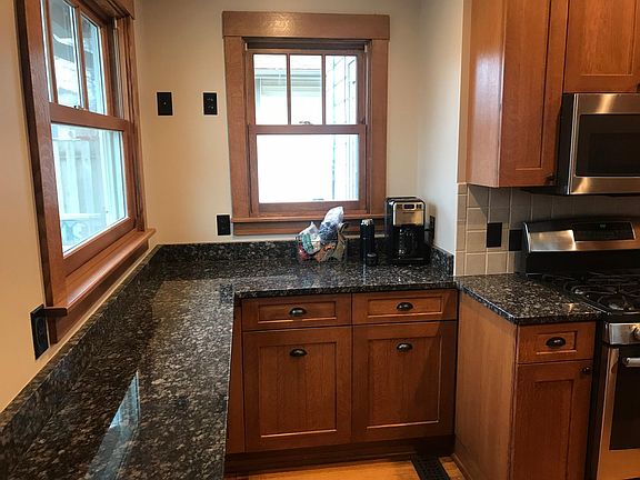 5th image of 625 S 32nd Ave