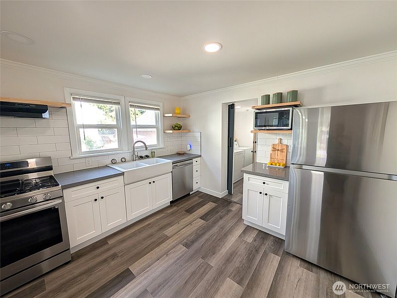 5th image of 830 Garfield Street