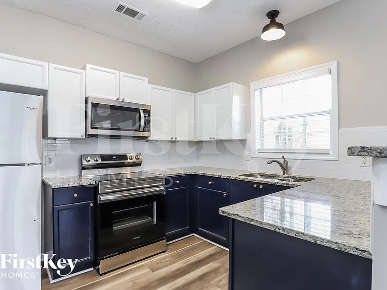 9215 Fleetwood Trl — Photo 5