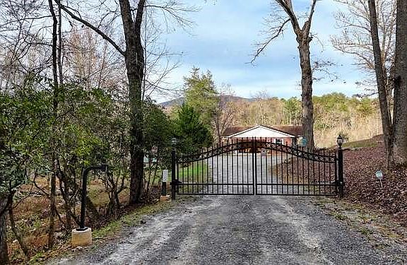 2nd image of 147 Sawyer Cove Rd