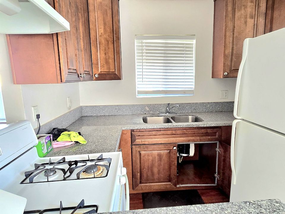 2nd image of 3029 Leeward Ave APT 17