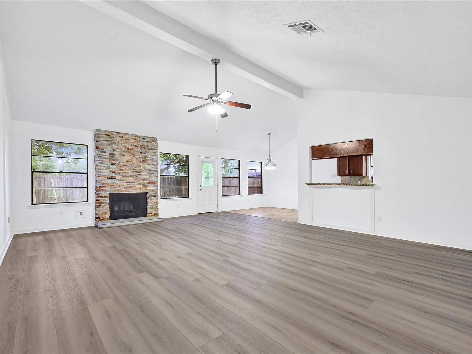 3 bed, 2.0 bath, 1710 sqft, $2,150 — Photo 3