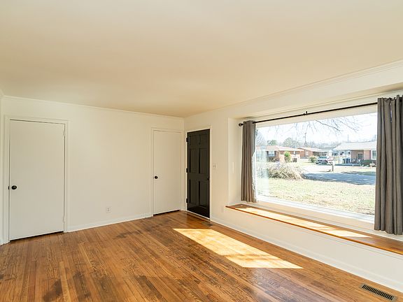 4th image of 7147 Robin Ln