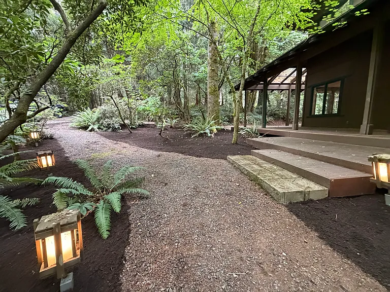 7030 NE Dolphin Dr — Photo 3