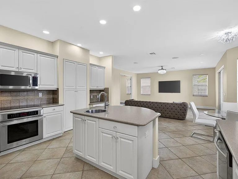 1724 Annandale Cir — Photo 34