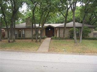 2861 Stephanie Ln, Hurst, TX 76054