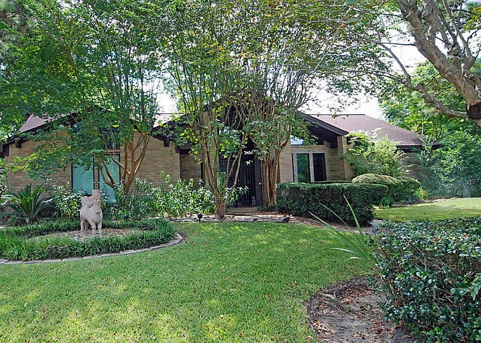 1st image of 16002 Pebble Bend Dr