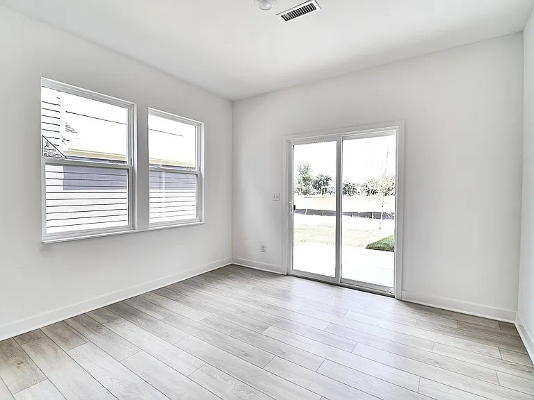 425 Eisenhower St — Photo 46