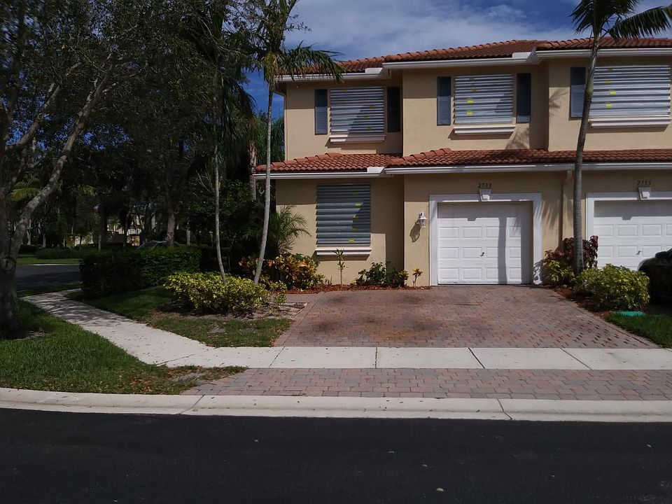 1st image of 2753 S Evergreen Cir