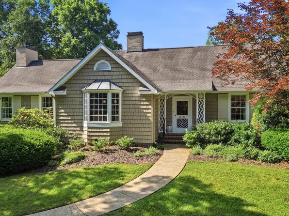 216 Sylvan Dr, Lookout Mountain, TN 37350