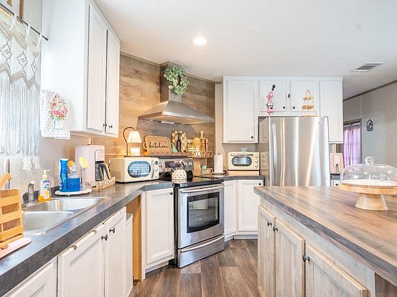 5th image of 925 Lebleu Rd