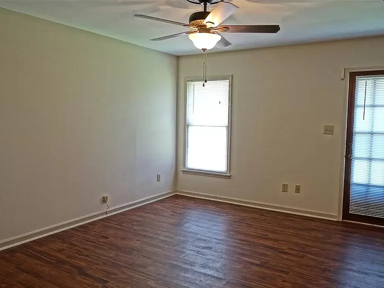Master bedroom: 13ft x 16ft