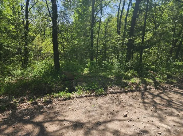 34 Turner Dr, La Cygne, KS 66040