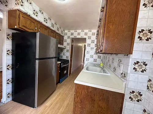 1835 Mayflower Ave Photo 1