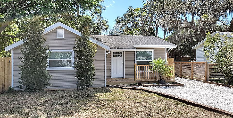 1st image of 207 Palmetto Rd W