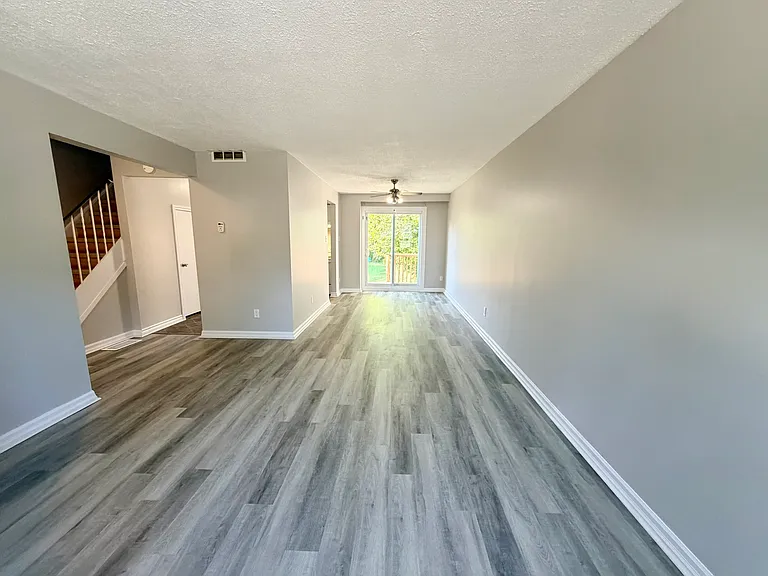 1095 Mississaga St W #126 — Photo 10