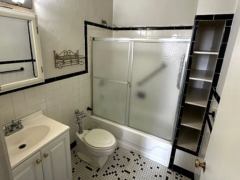 1 E Chase St #511 — Photo 9