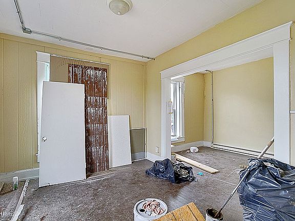4th image of 3030 E 10th St