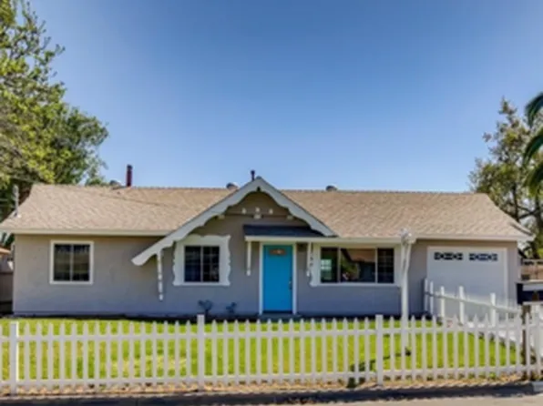 290 Gannet Dr, Vista, CA 92083