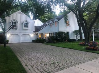 35 Shenandoah Rd, Deerfield, IL 60015