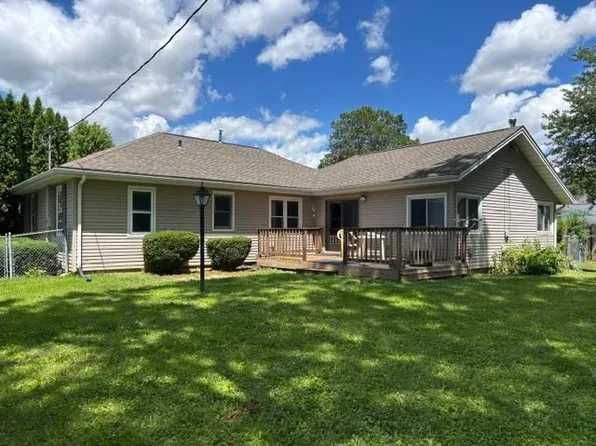 1402 Bennett St, Janesville, WI 53545